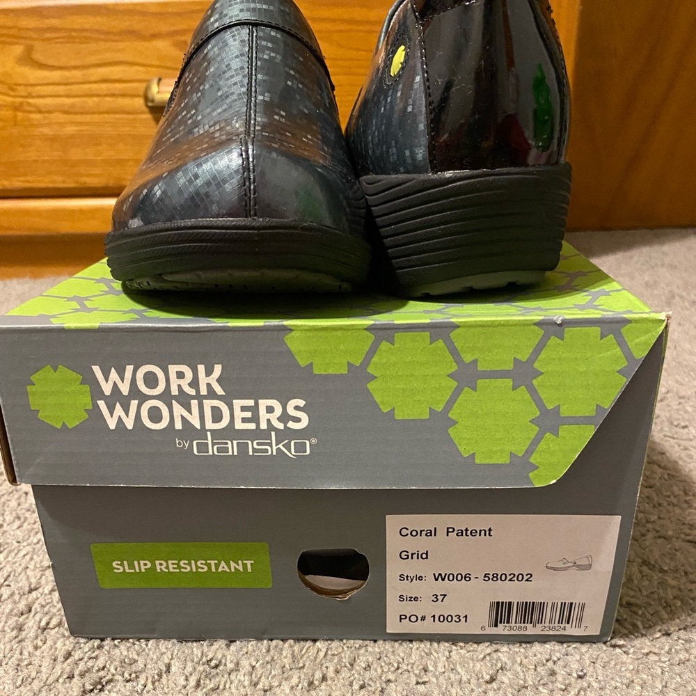 Size 37 (us 7) Dansko Shoes